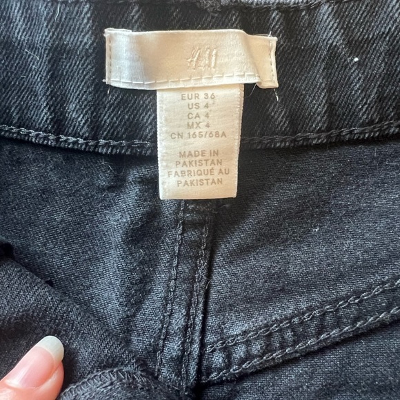 Shorts - Picture 2 of 4